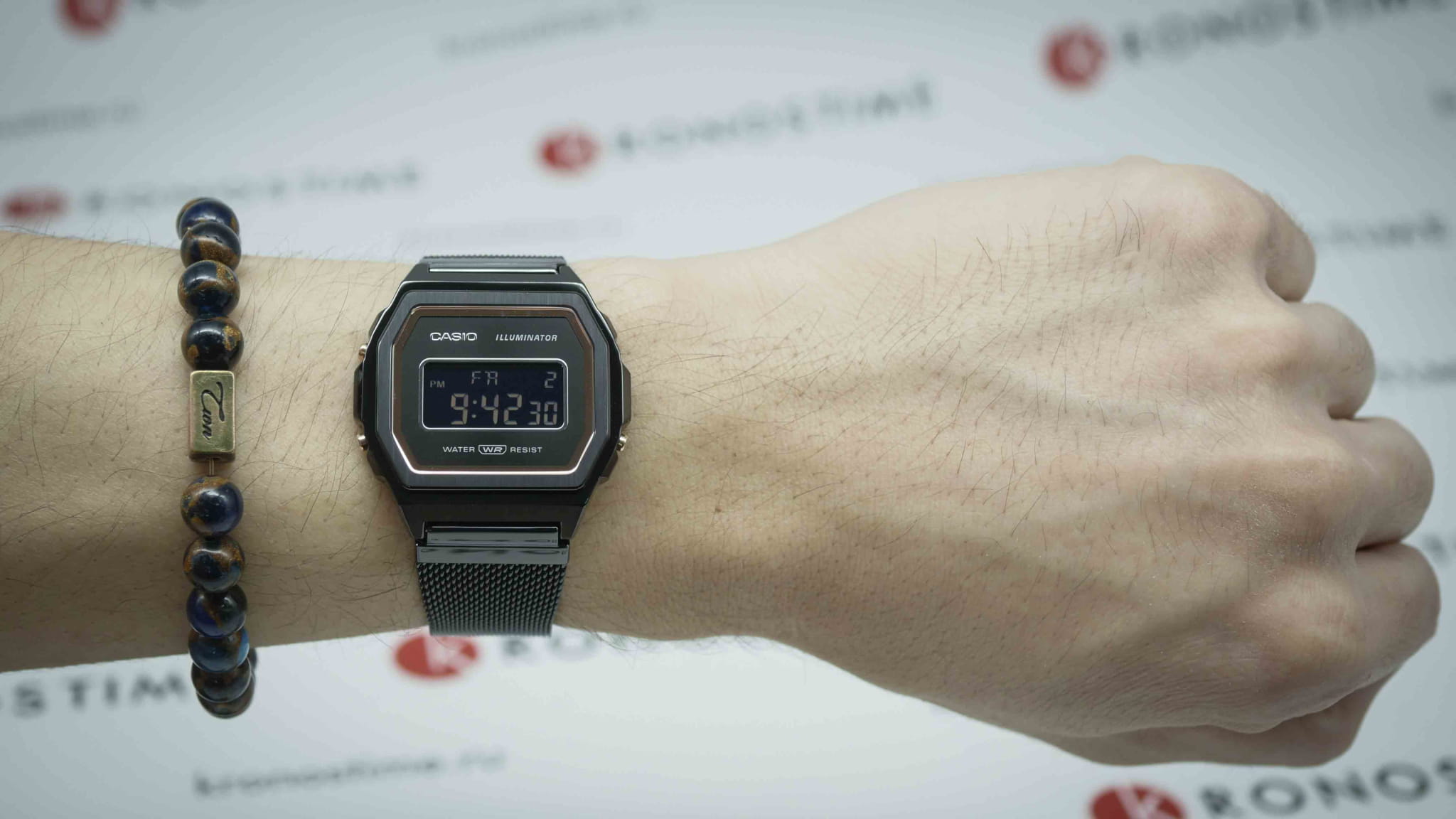 Casio A1000MB-1BEF мужские часы застежка крупным планом